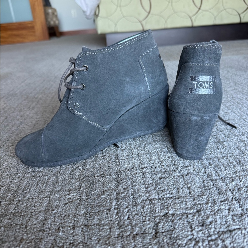 TOMS Women's Charcoal Wedge Booties NEVER WORN!
